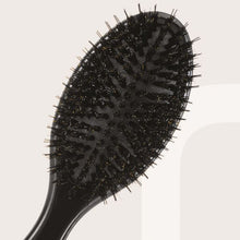 Încarcă imaginea în Galerie, Balmain Extension Brush Black - Perie Pentru Extensii