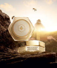 Încarcă imaginea în Galerie, Guerlain Abeille Royale Honey Treatment Rich Cream 50ml - Crema Bogata Nutritiva Anti-riduri