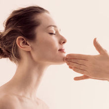 Încarcă imaginea în Galerie, Guerlain Super Aqua Emulsion Rich 50ml - Crema Hidratanta Antirid si Reparatoare