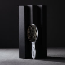 Încarcă imaginea în Galerie, Olivia Garden ID2031 - Perie de Par Ovala Mistrat Ionica Profesionala Anti Frizz - Beauty Lounge