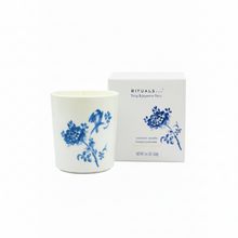 Încarcă imaginea în Galerie, Rituals Amsterdam Collection Scanted Candle - Lumanare Parfumata 400g