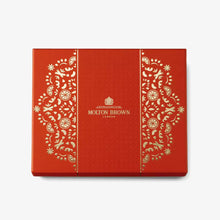 Încarcă imaginea în Galerie, Molton Brown Delicious Rhubarb and Rose Hand Care Collection - Set