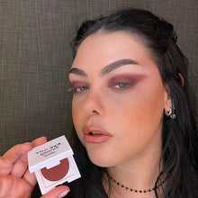 Încarcă imaginea în Galerie, Layla Cosmetics Eye-Art Ombretto- Eye Shadow No 21 - Fard de Ochi in Nuante Vibrante