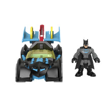 Încarcă imaginea în Galerie, Fisher Price Imaginext DC Super Friends Vehicul cu Figurina Batman cu Costum Gri