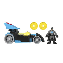 Încarcă imaginea în Galerie, Fisher Price Imaginext DC Super Friends Vehicul cu Figurina Batman cu Costum Gri