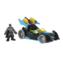 Încarcă imaginea în Galerie, Fisher Price Imaginext DC Super Friends Vehicul cu Figurina Batman cu Costum Gri