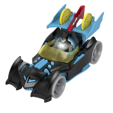 Încarcă imaginea în Galerie, Fisher Price Imaginext DC Super Friends Vehicul cu Figurina Batman cu Costum Gri