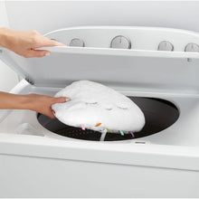 Încarcă imaginea în Galerie, Fisher Price Proiector Perna Norisor cu Lumini si Sunete