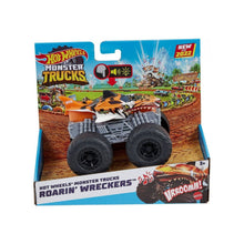 Încarcă imaginea în Galerie, Hot Wheels Monster Truck Roarin Wreckers Tiger Shark cu Functii si Sunete