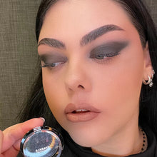 Încarcă imaginea în Galerie, Layla Cosmetics Sparkle Eyeshadow 02 - Fard de Ochi Stralucitor