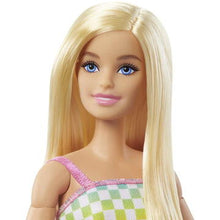 Încarcă imaginea în Galerie, Barbie Papusa Blonda in Scaun cu Rotile