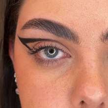Încarcă imaginea în Galerie, Layla Cosmetics Black Eyeliner Waterproof - Creion Contur Ochi Rezistent la Apa Negru