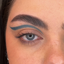 Încarcă imaginea în Galerie, Layla Cosmetics Microeyeliner Intracigliare No 5 - Creion Contur Ochi Ultra Subtire