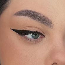 Încarcă imaginea în Galerie, Layla Cosmetics My Best Eyeliner No 1 - Creion Contur Ochi