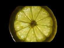 Încarcă și redă videoclipul în Galerie, Versace Bright Crystal Eau de Toilette 90ml - Pentru Femei