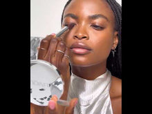 Încarcă și redă videoclipul în Galerie, Clinique High Impact Shadow Play Shadow and Definer Rose and Truffles - Creion de Ochi