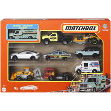 Încarcă imaginea în Galerie, Matchbox Set 9 Masinute International Ambulance