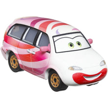 Încarcă imaginea în Galerie, Cars 3 Set 2 Masinute Metalice Claire Gunzer si Haul Em Haynes