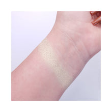 Încarcă imaginea în Galerie, Makeup Revolution Relove Super Highlight Shine - Iluminator