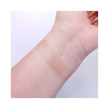 Încarcă imaginea în Galerie, Makeup Revolution Relove Super Highlight Blushed - Iluminator