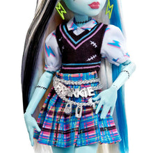 Încarcă imaginea în Galerie, Monster High Papusa Frankie Stein cu Animalut si Accesorii