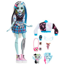 Încarcă imaginea în Galerie, Monster High Papusa Frankie Stein cu Animalut si Accesorii