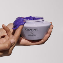 Încarcă imaginea în Galerie, Kerastase Blond Absolu Masque Ultra-Violet - Pentru Neutralizarea Tonurilor Galbene 200ml - Beauty Lounge