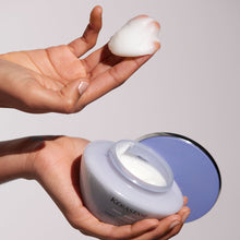 Încarcă imaginea în Galerie, Kerastase Blond Absolu Masque Cicaextreme 200ml - Masca Intens Hidratantă Post-Decolorare