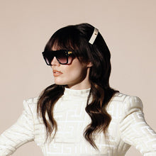 Încarcă imaginea în Galerie, Balmain Limited Edition Barrette Pour Cheveux Medium SS22