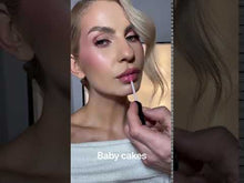 Încarcă și redă videoclipul în Galerie, Cupio Luciu de Buze Taste Me Baby Cakes