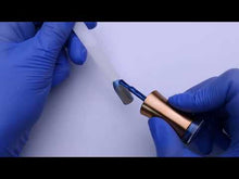 Încarcă și redă videoclipul în Galerie, Cupio Oja Semipermanenta To Go! Gold Collection Electric Blue 15ml