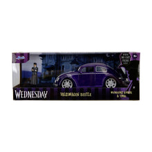 Încarcă imaginea în Galerie, JadaToys - Wednesday Set Masinuta Volkswagen Beetle si Figurina Metalica 7cm
