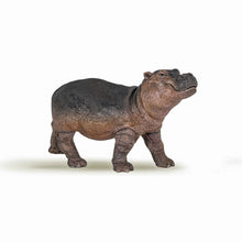 Încarcă imaginea în Galerie, Papo Animale Salbatice Figurina Pui de Hipopotam
