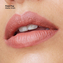 Încarcă imaginea în Galerie, Clinique Pop Longwear Lipstick Matte Petal Pop - Ruj
