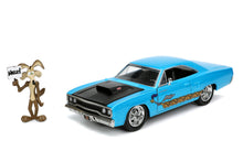 Încarcă imaginea în Galerie, Jada Toys Looney Tunes Road Runner Set Masinuta Metalica 1970 Plymouth si Figurina Wile E Coyote
