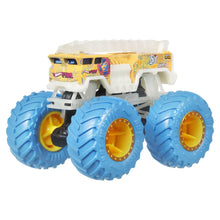 Încarcă imaginea în Galerie, Hot Wheels Monster Truck Glow in The Dark Masinuta 5 Alarm
