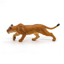 Încarcă imaginea în Galerie, Papo Animale Salbatice Figurina Leoaica la Vanatoare
