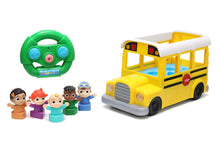 Încarcă imaginea în Galerie, Jada Toys Cocomelon Autobuzul Scolar RC cu Sunete si Lumini
