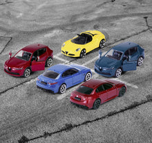 Încarcă imaginea în Galerie, Majorette Masinute Metalice Set 5 Masini Alfa Romeo
