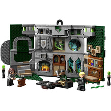 Încarcă imaginea în Galerie, Lego Harry Potter Bannerul Casei Slytherin
