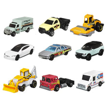 Încarcă imaginea în Galerie, Matchbox Set 9 Masinute International Ambulance
