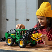 Încarcă imaginea în Galerie, Lego Technic Tractor de Corhanit John Deere 948L II
