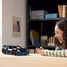 Încarcă imaginea în Galerie, Lego Technic Masina de Curse Porsche GT4 E-Performance
