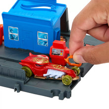 Încarcă imaginea în Galerie, Hot Wheels City Explorer Pista Fuel Station Shift
