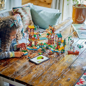 Lego Friends Casa din Copac din Tabara de Aventuri