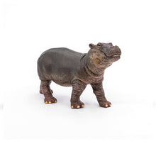 Încarcă imaginea în Galerie, Papo Animale Salbatice Figurina Pui de Hipopotam
