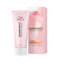 Încarcă imaginea în Galerie, Wella Professionals Shinefinity Zero Lift Glaze 07/39 Chroma Gold - Vopsea Demipermanenta 60ml
