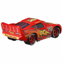 Încarcă imaginea în Galerie, Cars 3 Set 2 Masinute Metalice Sally si Fulger Mcqueen
