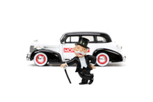 Încarcă imaginea în Galerie, Jada Toys Set Masinuta Metalica Chevrolet Master Deluxe 1939 si Figurina Mr Monopoly
