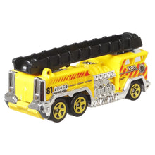 Încarcă imaginea în Galerie, Hot Wheels Monster Truck si Masinuta Metalica 5 Alarm
